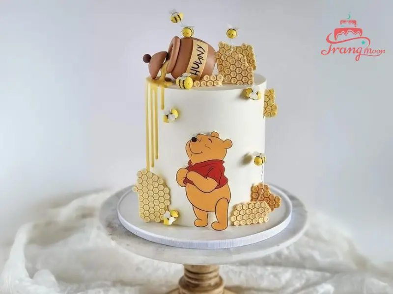 Trang trí bánh sinh nhật gấu pooh và mật ong