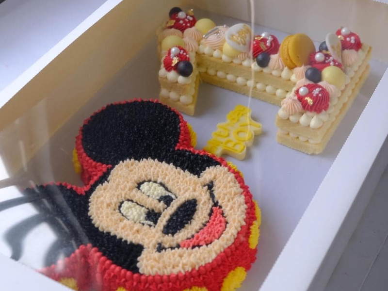 bánh kem số 1 và chuột Mickey dành tặng bé