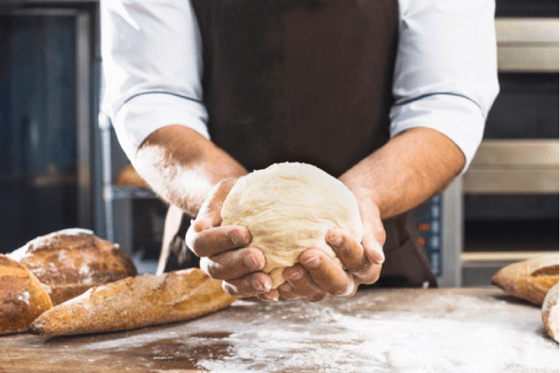 Hướng dẫn cách nhồi bột mì đúng chuẩn trong khâu làm bánh